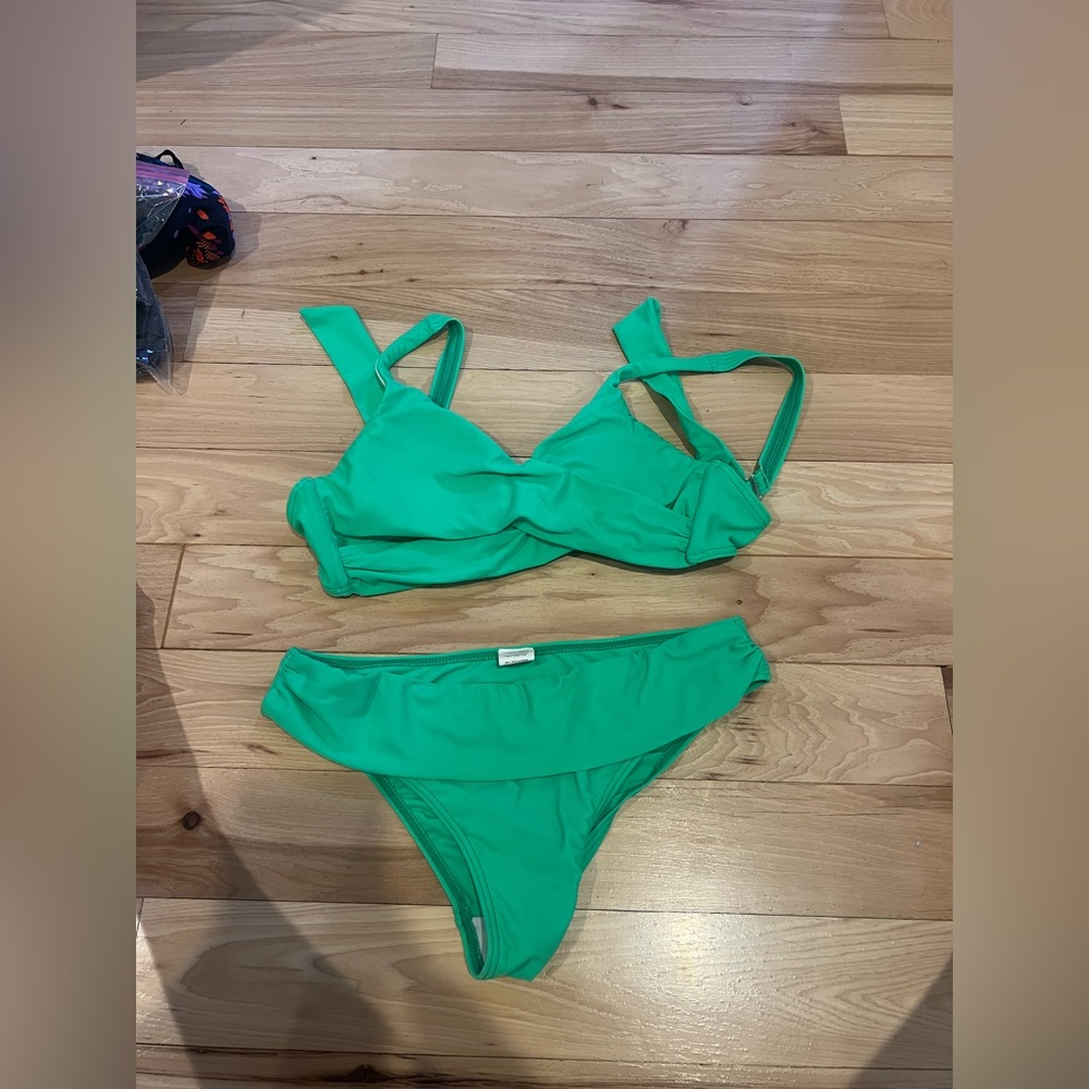 Green Women's Bikini Set - Comfortable Two-Piece Swim